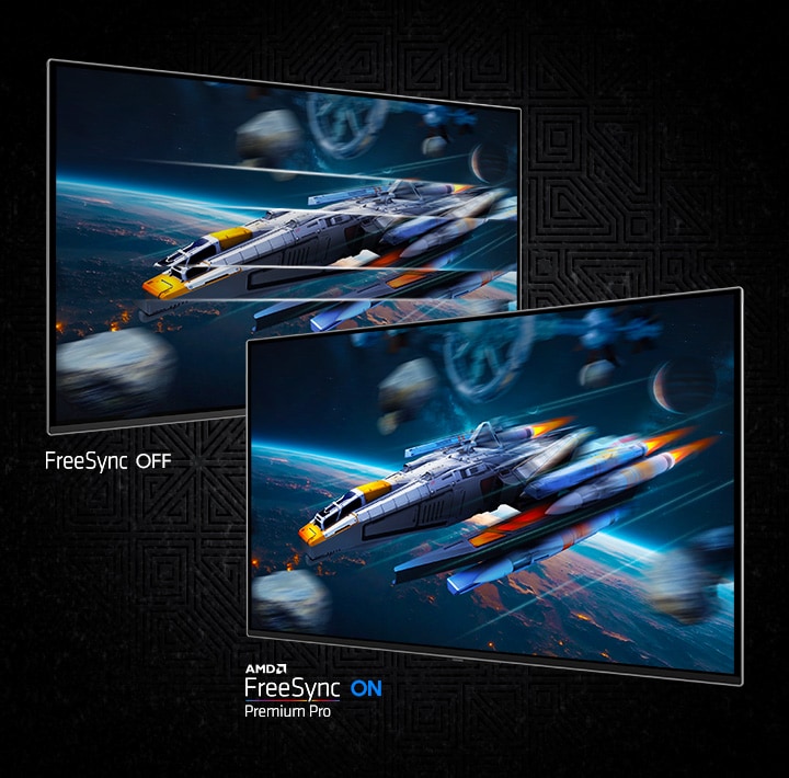 Hai màn hình hiển thị một tàu vũ trụ trong không gian. FreeSync TẮT hiển thị hình ảnh bị giật hơn AMD FreeSync Premium Pro BẬT.